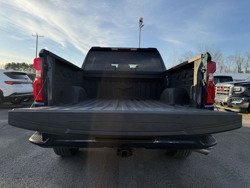 Used 2020 Chevrolet Silverado 1500 Custom w/ Custom Value Package image 10