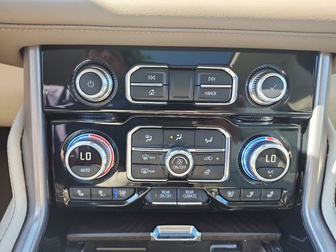 Certified 2024 GMC Yukon Denali w/ Denali Reserve Package AWD/4WD image 21