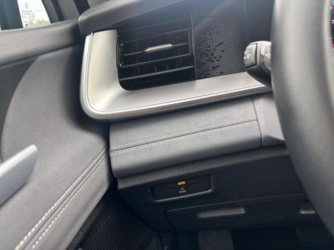 Used 2026 Volkswagen Tiguan SE FWD image 63