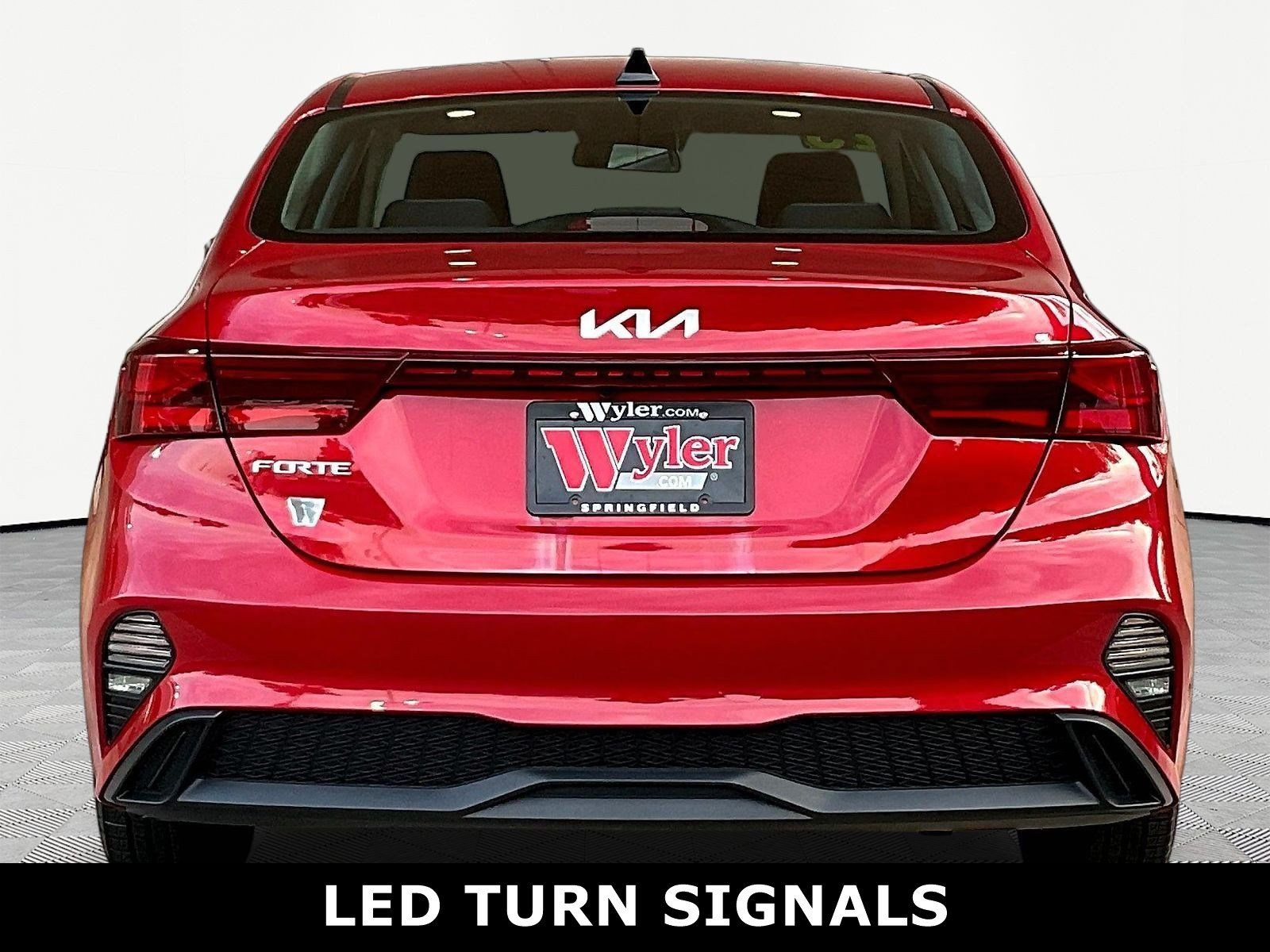 Used 2023 Kia Forte LXS w/ LXS Technology Package FWD image 5