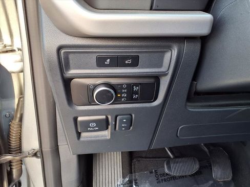 Used 2024 Ford Expedition Max XLT image 24