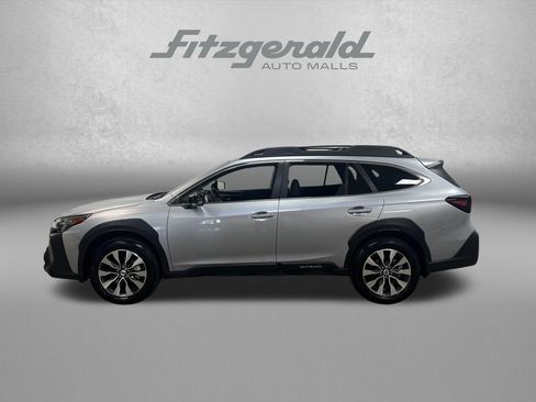 Used 2025 Subaru Outback Limited XT w/ Popular Package #2 AWD/4WD image 2