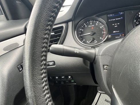 Used 2019 Nissan Rogue SV w/ Premium Package image 21