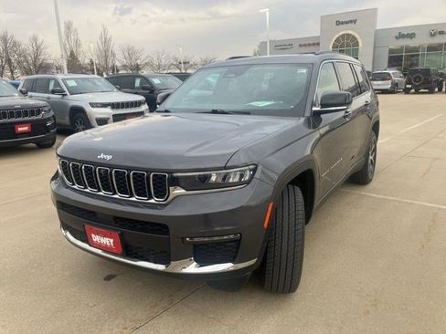 Certified 2024 Jeep Grand Cherokee L Limited w/ Luxury Tech Group II image 3