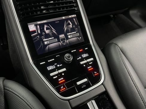 Used 2019 Porsche Panamera image 19