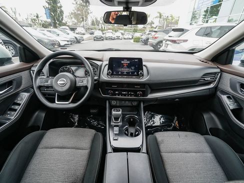 Used 2023 Nissan Rogue SV FWD image 14