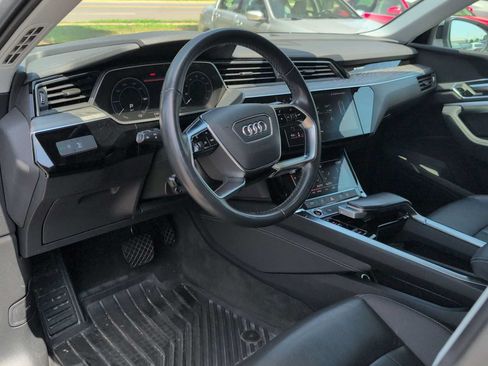 Used 2022 Audi e-tron Premium w/ Convenience Plus Package AWD/4WD image 10