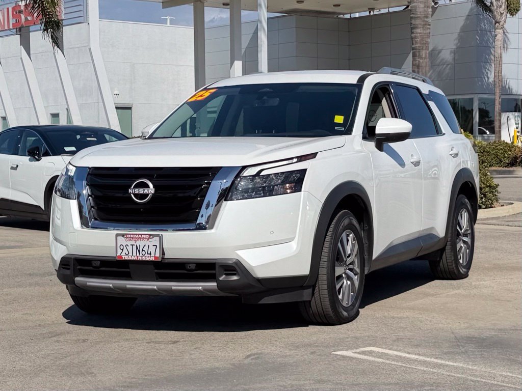 Certified 2025 Nissan Pathfinder SL FWD image 4