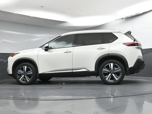 Certified 2023 Nissan Rogue SL w/ SL Premium Package AWD/4WD image 32