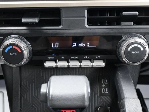 Used 2025 Toyota Tacoma TRD Sport AWD/4WD image 18