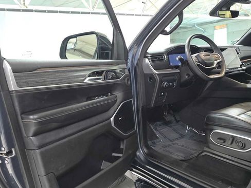 Used 2024 Jeep Wagoneer L Series II w/ Flexible Seating Group AWD/4WD image 23
