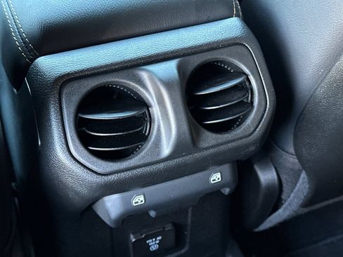 Used 2024 Jeep Wrangler Unlimited Sahara AWD/4WD image 13