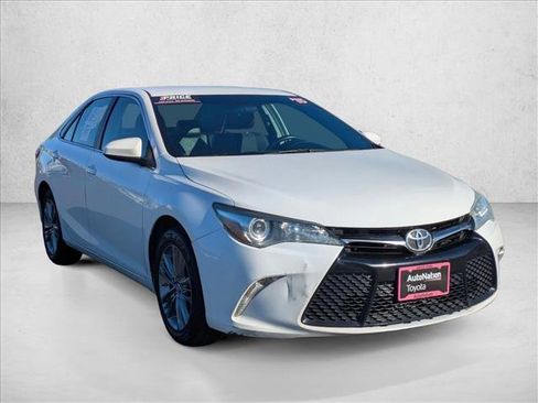 Used 2015 Toyota Camry SE image 3