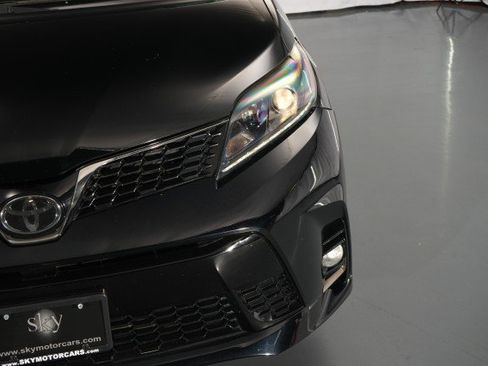 Used 2020 Toyota Sienna SE FWD image 9