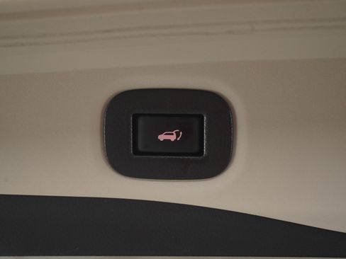 Used 2019 Nissan Rogue SV w/ Sun & Sound Touring Package image 16