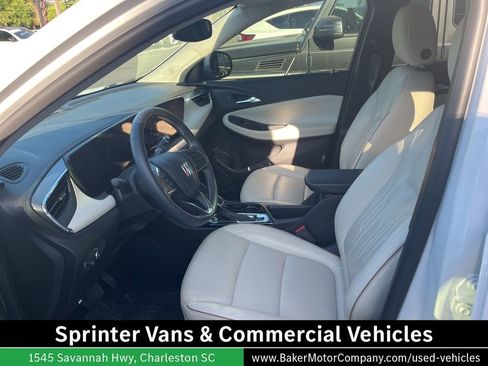 Used 2025 Buick Encore GX Avenir w/ Avenir Convenience Package FWD image 8