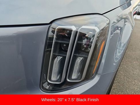 Used 2025 Kia Telluride S image 17