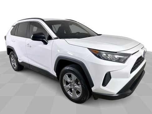 Used 2022 Toyota RAV4 LE AWD/4WD image 2