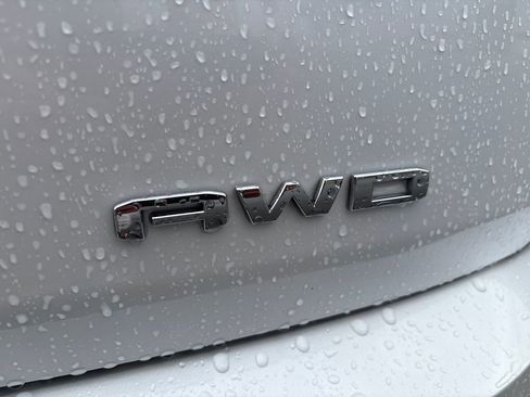 Used 2024 GMC Terrain Denali w/ Denali Premium Package AWD/4WD image 13
