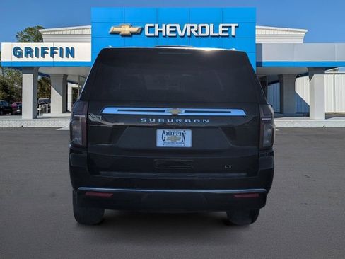 Used 2022 Chevrolet Suburban LT w/ LT Signature Plus Package image 8