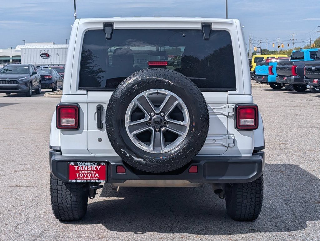 Used 2018 Jeep Wrangler Unlimited Sahara AWD/4WD image 7