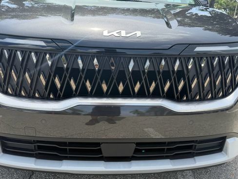 Used 2026 Kia Carnival LX FWD image 9