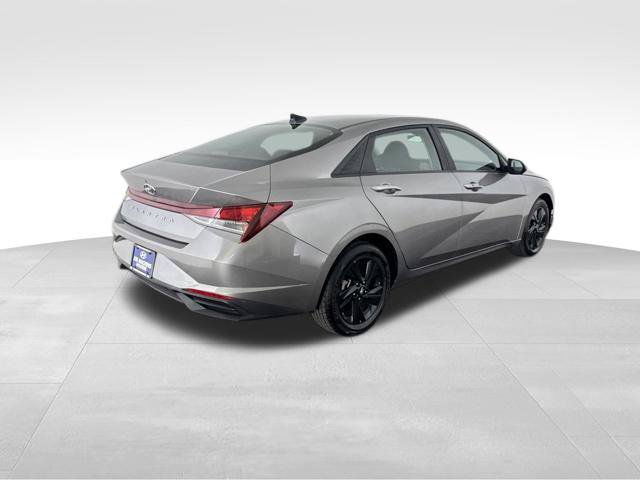 Used 2023 Hyundai Elantra SEL FWD image 5