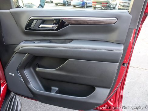 Used 2025 Chevrolet Suburban Premier image 34