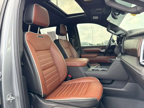 Certified 2025 GMC Sierra 3500 Denali Ultimate AWD/4WD image 23
