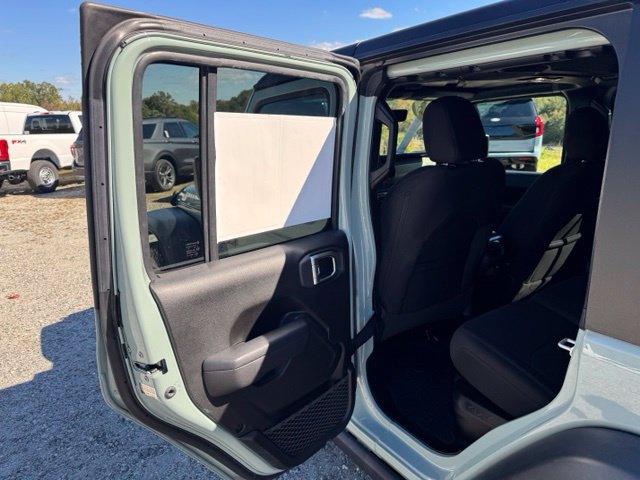 Used 2023 Jeep Wrangler Unlimited w/ Cold Weather Group AWD/4WD image 13