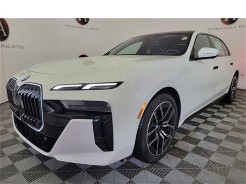 New 2025 BMW 740i xDrive w/ Premium Package image 5