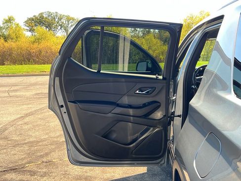Used 2023 Chevrolet Traverse RS image 37