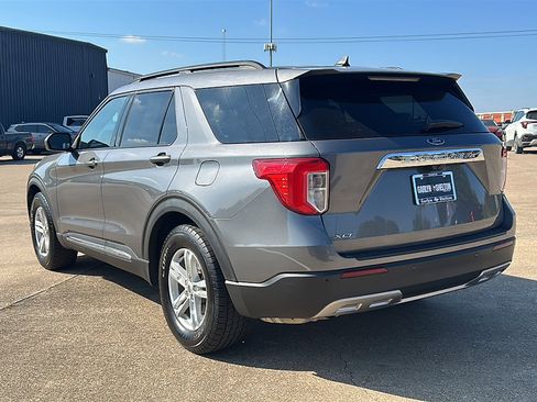 Used 2021 Ford Explorer XLT w/ Equipment Group 202A image 6