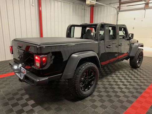 Used 2023 Jeep Gladiator Sport image 3