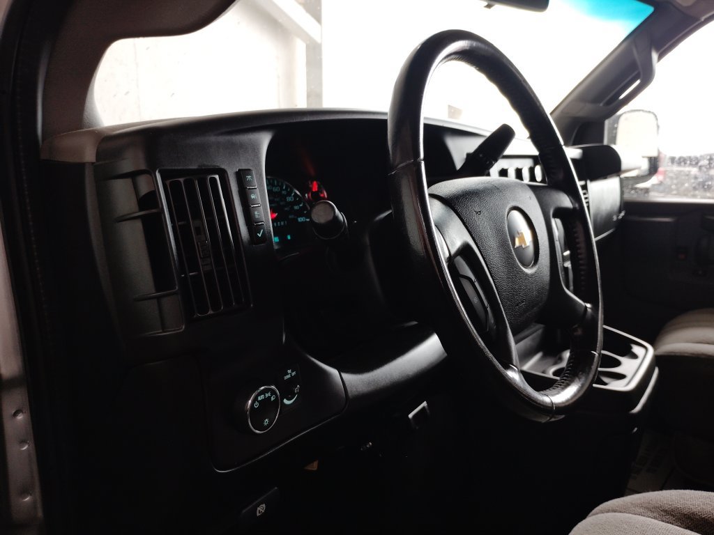 Used 2020 Chevrolet Express 3500 LS RWD image 23