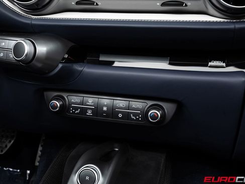 Used 2021 Ferrari 812 GTS image 34