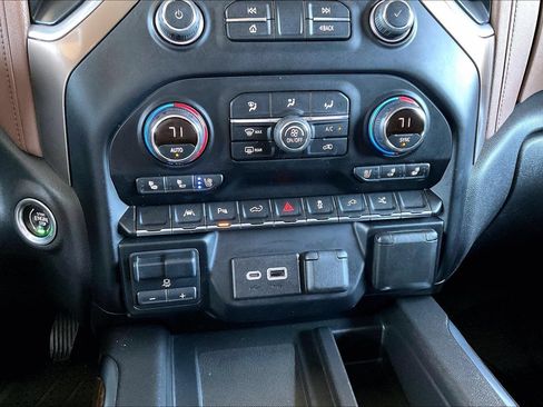 Used 2021 Chevrolet Silverado 1500 High Country AWD/4WD image 14