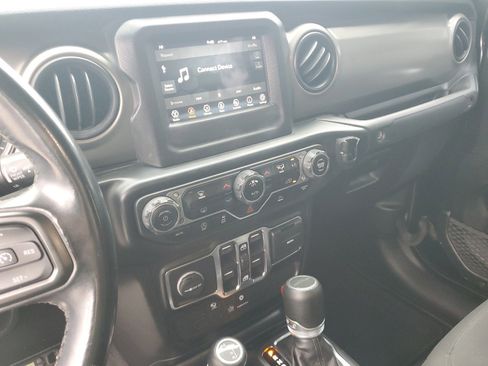 Used 2021 Jeep Gladiator Willys image 23