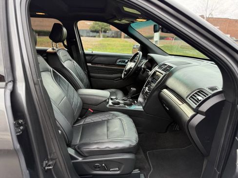 Used 2016 Ford Explorer Platinum image 14