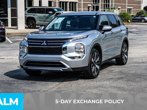 Used 2025 Mitsubishi Outlander SE FWD image 3