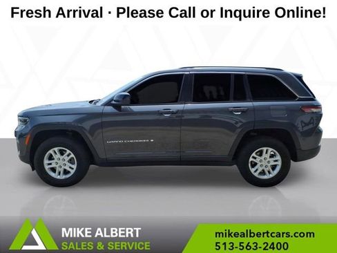 Used 2023 Jeep Grand Cherokee Laredo AWD/4WD image 4