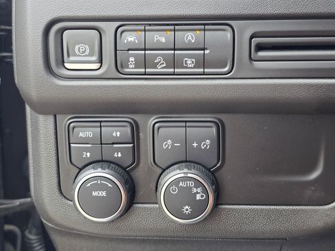 Used 2024 Chevrolet Tahoe Z71 w/ Luxury Package AWD/4WD image 27