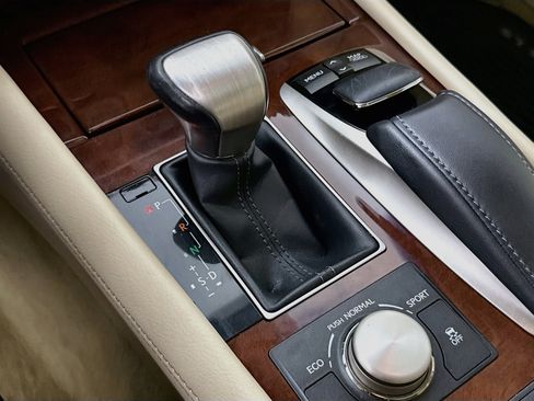 Used 2014 Lexus LS 460 AWD w/ Comfort Package image 19
