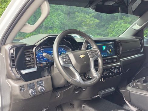 Used 2024 Chevrolet Silverado 2500 LT Z71 AWD/4WD image 12