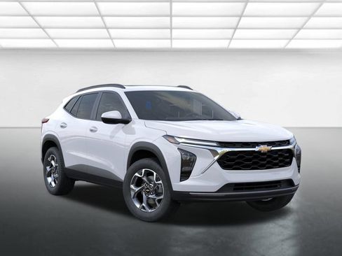New 2026 Chevrolet Trax LT w/ Sunroof Package FWD image 8