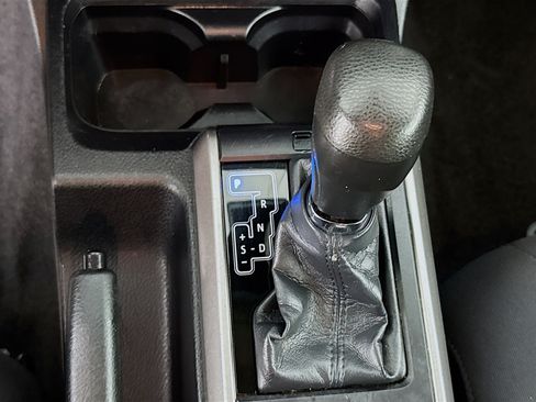 Used 2021 Toyota Tacoma SR5 RWD image 18