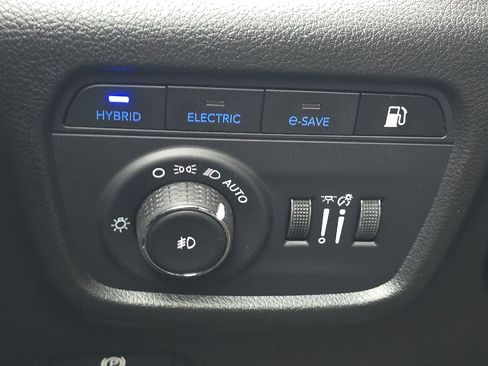 Used 2025 Jeep Grand Cherokee Limited 4xe image 38