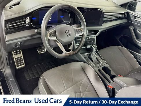 Used 2025 Volkswagen Jetta Sport FWD image 12