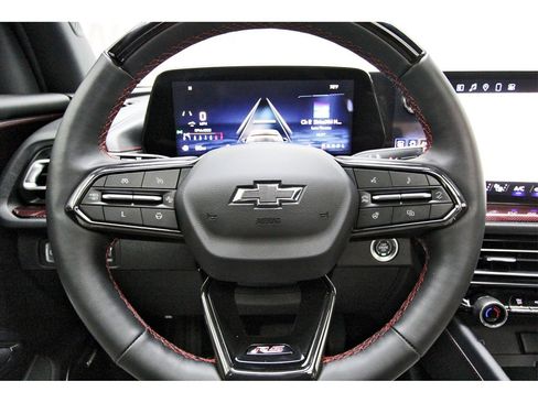 Used 2025 Chevrolet Traverse RS image 11