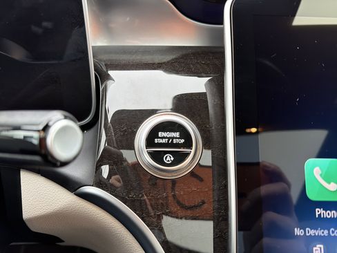 Used 2025 Mercedes-Benz GLC 300 4MATIC image 19